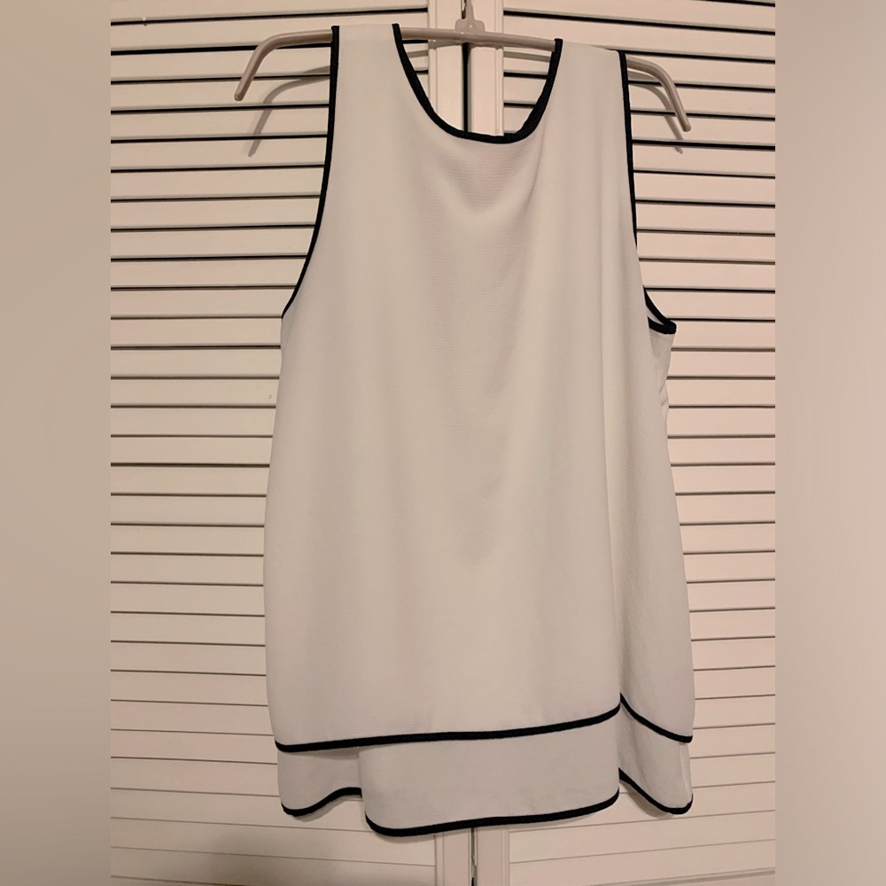 Vince Camuto white tank Crepe size Med.trimmed in black